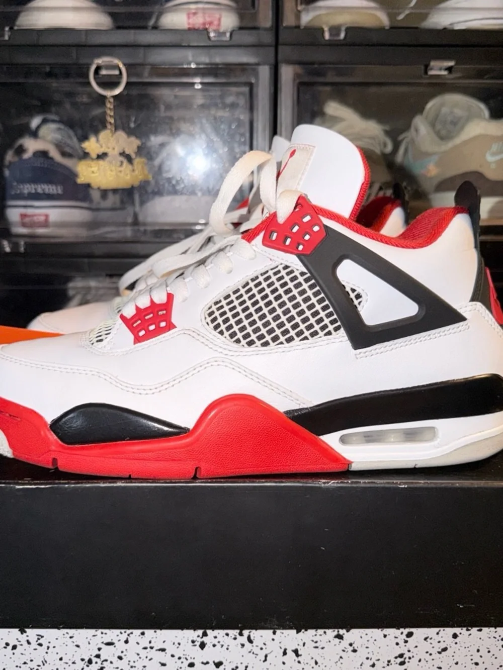 Jordan 4 fire red 2020